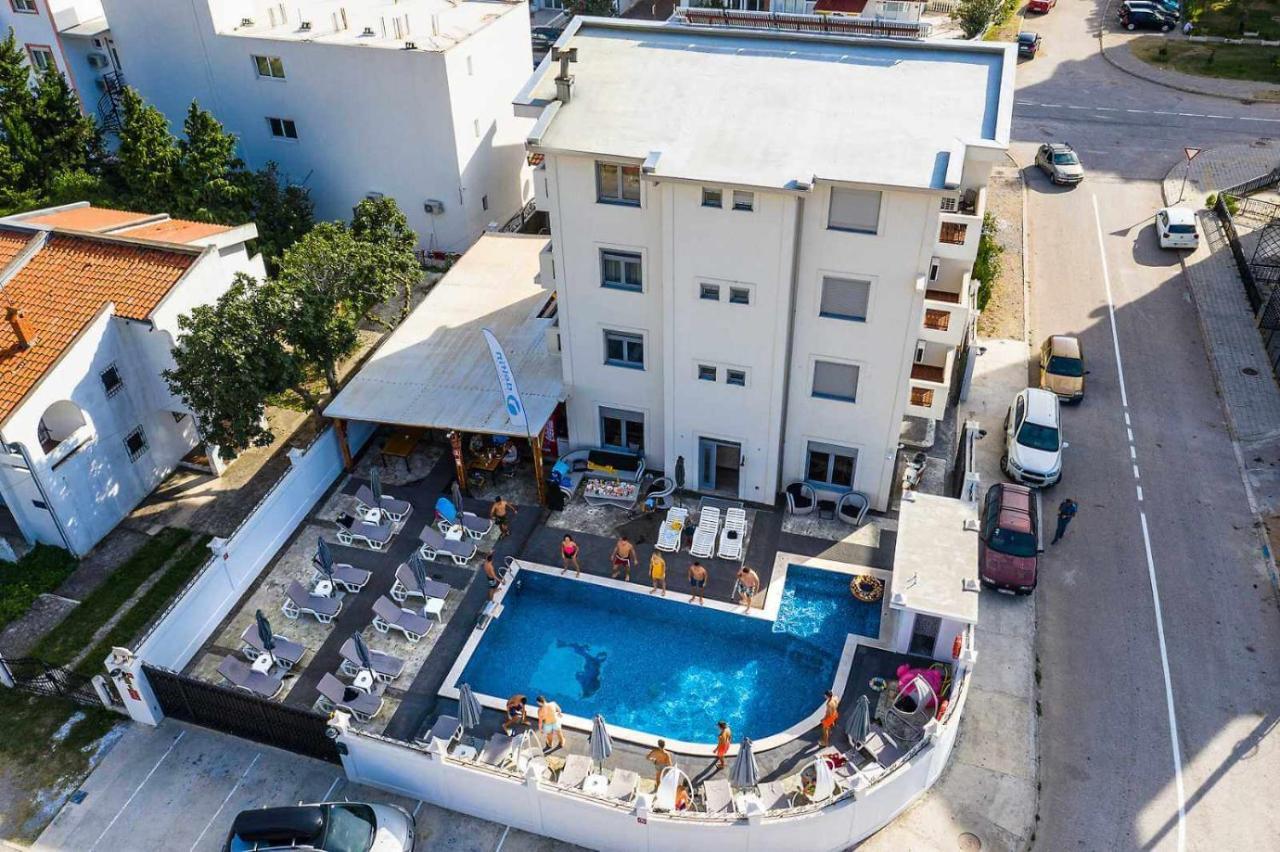 Delfin Apartments Сутоморе Екстериор снимка