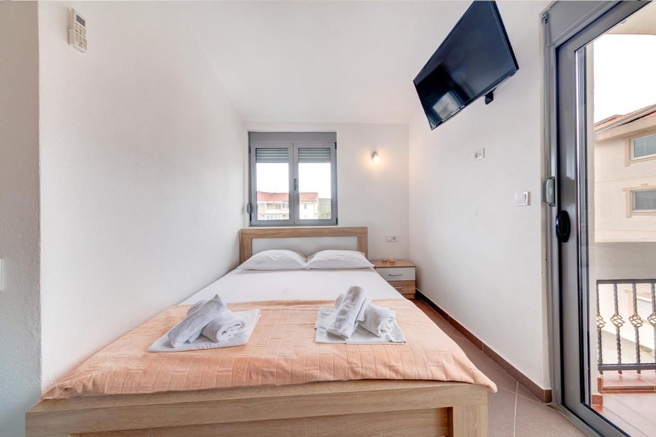 Delfin Apartments Сутоморе Екстериор снимка