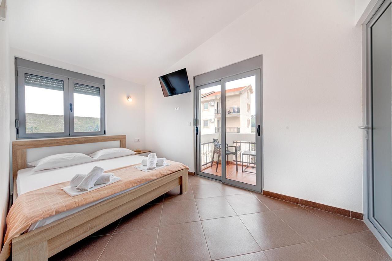 Delfin Apartments Сутоморе Екстериор снимка
