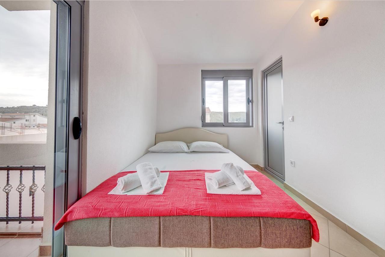 Delfin Apartments Сутоморе Екстериор снимка