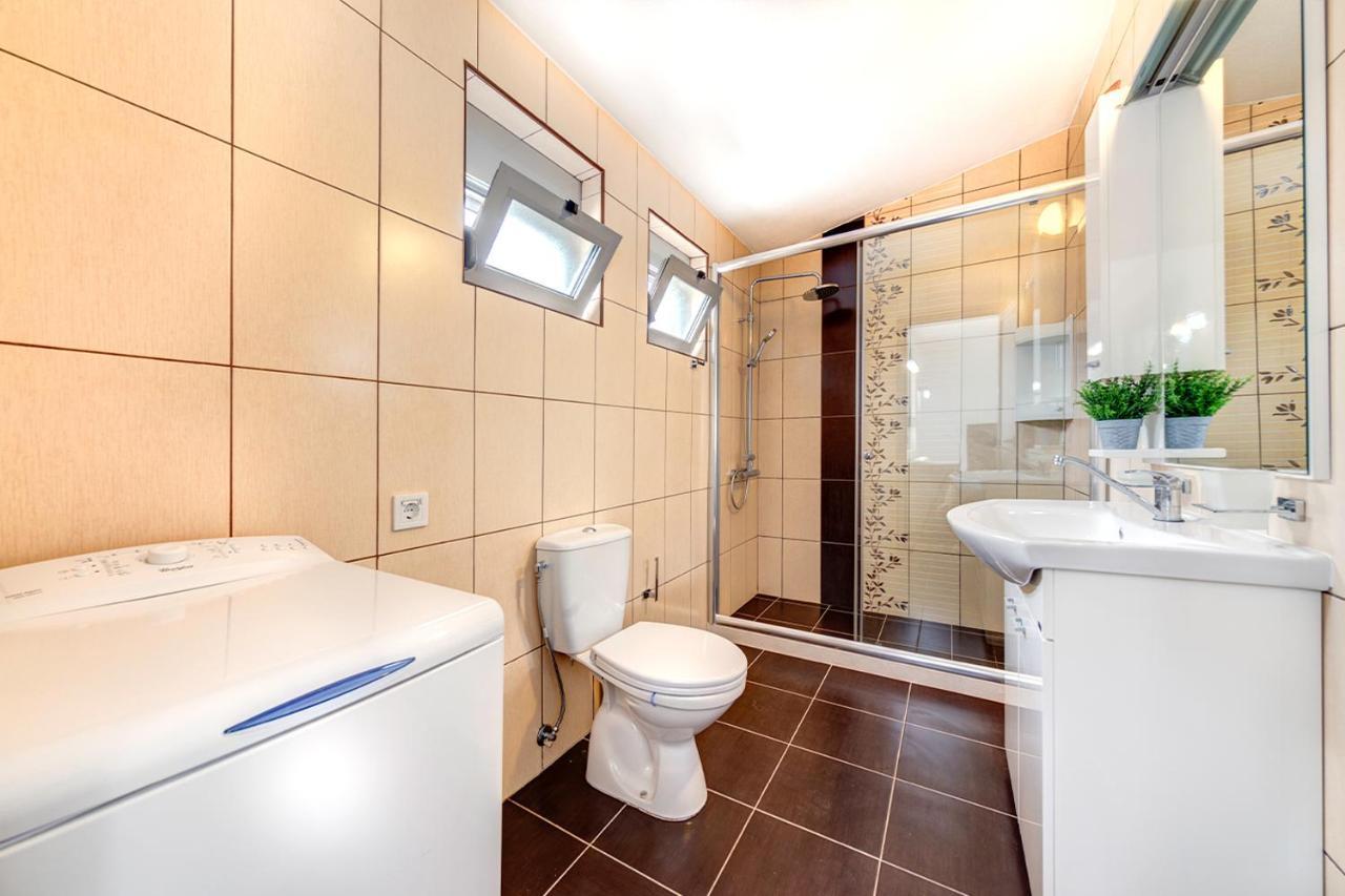 Delfin Apartments Сутоморе Екстериор снимка