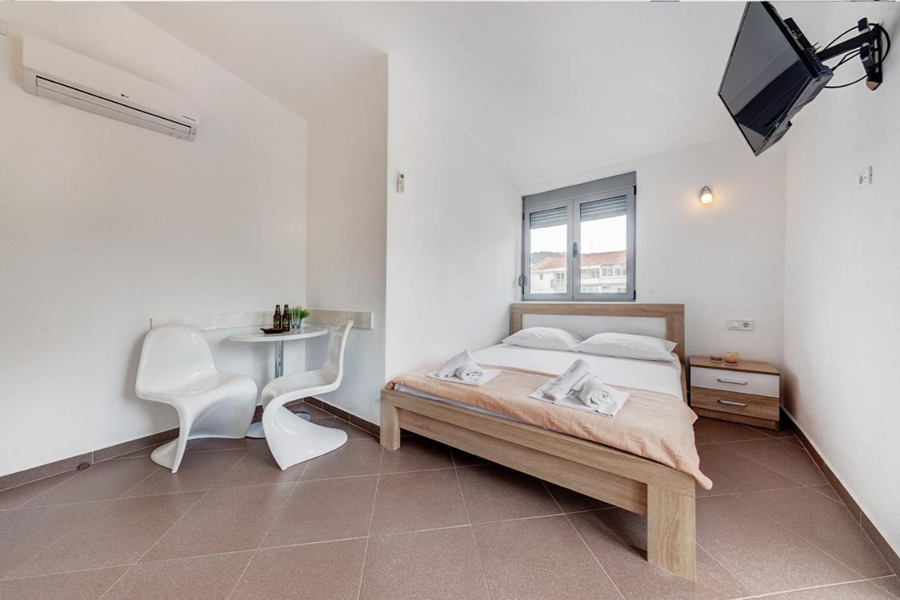 Delfin Apartments Сутоморе Екстериор снимка