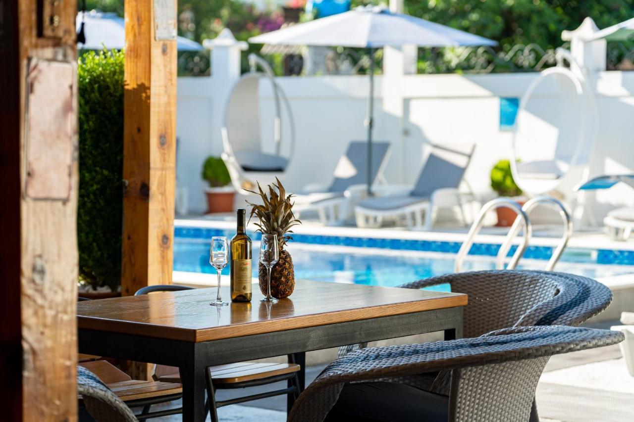 Delfin Apartments Сутоморе Екстериор снимка