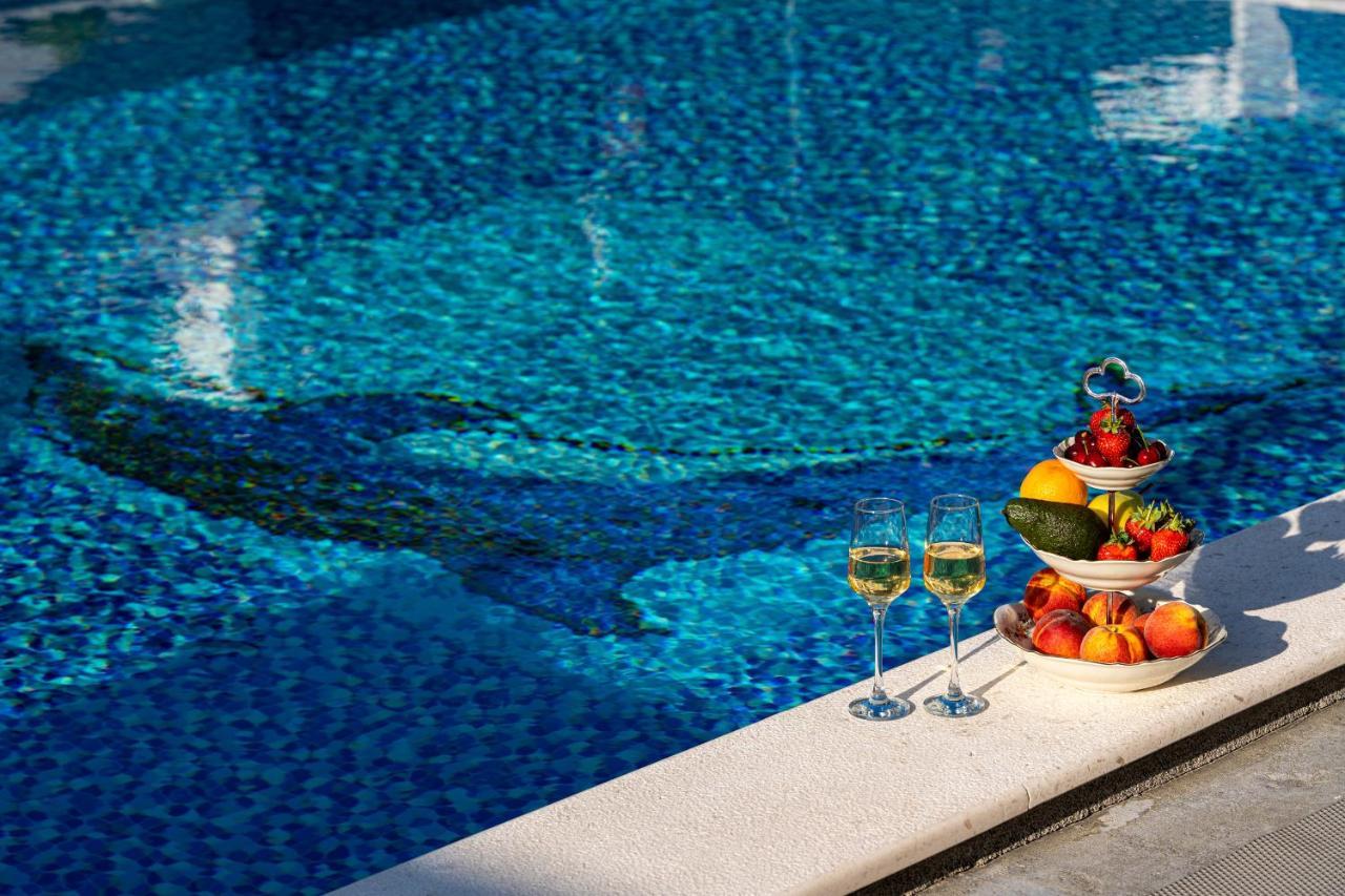 Delfin Apartments Сутоморе Екстериор снимка