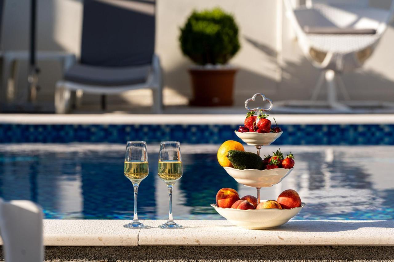 Delfin Apartments Сутоморе Екстериор снимка