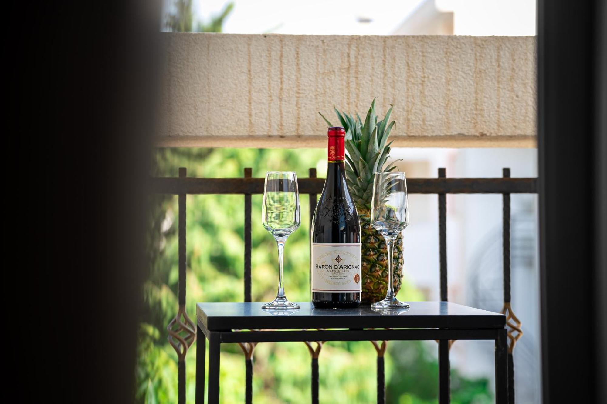 Delfin Apartments Сутоморе Екстериор снимка